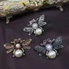 Pins Broches Antieke Decoratieve Stijl Vrouwen Luxe Broche Kleur Steentjes Prachtige Vlinder Bij Broche Hoge Kwaliteit Sieraden Y240329