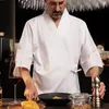 Czarno -biały japoński szef kuchni mundury Kimo izakaya sushi kuchnia kuchenna kelner robo