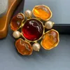 Vintage französische leichte Luxus-Brosche aus orange-rotem Gelee-Glas, vergoldete Blume, große Corsage, Broschen-Accessoire 240315