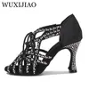 Chaussures de danse WUXIJIAO haute qualité femmes salle de bal Latin Sasha professionnel personnalisé disponible 2024