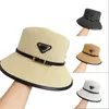 Women Designer Straw Hats szerokie grzbiet Awant Garde Ochrona przeciwsłoneczna Słodka Letnie wędkarstwo Kapeluje słoneczne Wysokiej jakości litera plastowana złota wiadra trójkąt ga0132 c4