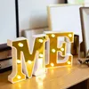 Décoration de fête Marry Me Gold Letter Modeling Light LED Décoratif Proposition Festival Anniversaire Confession Disposition Éclairage