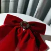 Bow Ties Womens Retro Samt Kristall Biege Biege Brosche französische Modeanzug Pullover Hemdkragen Blumenkleidung Accessoires Schmuck Geschenke Y240329