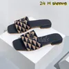 Designer Slipper för kvinnors sandal broderade tygsglas triangel logotypdesigner tofflor geometriska figurer mules sommarläder platt gummi sulesize 35-42