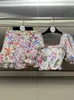 Vestidos de trabajo VGH Hit Color Conjunto de dos piezas para mujeres Cuello cuadrado Manga de soplo Tops Cintura alta Falda con gradas Conjuntos de impresión floral Mujer