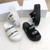 Tasarımcı Klasik Saten Kadınlar Siyah Beyaz Kalın Alt Çapraz Terlik Kadın Yaz Platformu Ayakkabı Moda Plaj Terlik Kalın Sole Sandalet Boyutu 35-40