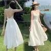 Robes décontractées 2024 Robe d'été pour femmes Mode sexy sangle suspendue dos ouvert noeud papillon blanc mi-longueur plage française rétro