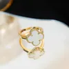 Designer Hoge Versie van vier bladgrasring v Gold Ploated 18 K met diamanten natuurlijke witte fritillaria rode jade enkele bloem vrouw