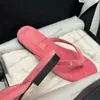 24SS Womens Thonghs Sandals 디자이너 벨벳 슬립 플립 플롭 슬립 슬리퍼 클래식 레이디 슬라이드 야외 해변 신발 검은 복숭아 회색 레저 신발 먼지 가방