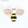 Pins Brooches MOZOG Lapel Pins Exquisite Bee Brooch Ultra-Light Electroplated Delicate Ornaments Popular Jewelry Fashion Costume Decorations Y240329