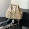 2024 Nya Frankrike Kvinnor Vintage DrawString ryggsäckväskor kalvskinn Klassisk quiltad åldrad silver hårdvarukedja crossbody axeldesigner hand