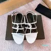 Toppkvalitetslägenheter Sandal Luxury Designer Kvinnor Sandaler Brev guldspänne tofflor remmar Casual modeskor Storlek 35-41