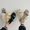 Chinelos femininos 2023 novas mulheres deslizamento em sapatos verão cabeça quadrada peep toe plana outerwear praia slides sólidos h2403281exs