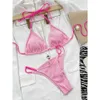 Damen-Bademode, einfarbig, zweiteiliger Badeanzug, 2023, neues fluoreszierendes gelbes Bikini-Set, sexy Tanga-Badeanzug mit niedriger Taille, Strapshalter-Badebekleidung T240328