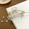 Hårklipp imitation Pearl Flower Decor Charm Hårklor för kvinnor Girls Stor storlek Bell Orchid Hair Clamps Claw Clip Hårtillbehör Y240329