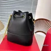 Sac seau à cordon de serrage Sacs de créateurs Sacs à main de plage noirs Chaîne Sac à main pour femme Mode Couleur unie Épaule Sac à bandoulière Portefeuille