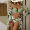 Swimons de maillots de bain pour femmes Set Femme Bikini à imprimé floral à trois pièces avec un soutien-gorge d'élingue de couverture de taille haute pour l'été