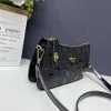 Borse di lusso firmate in vendita a un prezzo Nuovo Borsa a tracolla da donna con catena a fiori antichi in rilievo