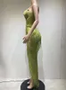 Robe sexy de boîte de nuit ajustée sans manches à pompon vert 555324