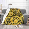 Ouro floral padrão lance cobertor design criativo luz fina flanela macia preto luxo amarelo moda presentes 240326