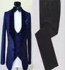 Popularny granatowy Jacquard Men Wedding Tuxedos Velvet Shawl Lapel Groom Tuxedos Men Dinnerdarty Sukienka Kurtka