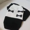 Vêtements pour chiens Pull à coutures noir et blanc pour animaux de compagnie Chat Bowknot