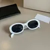 2024 Nouvelles lunettes de soleil ovales de luxe pour femmes Designer Summer Shades Lunettes polarisées Noir Vintage Lunettes de soleil surdimensionnées de femmes lunettes de soleil mâles avec boîte