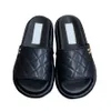Sandales d'été matelassées pour femme - Chaussures plates à plateforme - Talon bas - Boucle - Sangle à la cheville - Chaussures de plage - Tongs de luxe élégantes et simples
