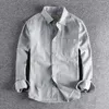 Chemise à manches longues pour homme, vêtement de lavage en coton sergé grossier, simple, tendance, avec poches, décontracté, printemps et automne, 240326