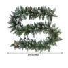 Guirlande de fleurs décoratives de noël, guirlandes floquées de neige, couronne festive de noël verte avec baies, pommes de pin, ventouses de fenêtre