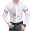 Trendência leve de luxo, sem passar a ferro, camisa de mangas compridas de cor mole de lodo, cinto de diamante quente, camisa versátil masculina masculina branca pura