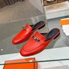 Sandalias de moda de verano para mujer, zapatillas de playa cómodas e informales, zapatos planos neutrales de diseñador para el hogar