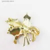 Pins Broches Nieuwe Handgemaakte Emaille Geschilderd Kerstvakantie Cadeau Qrnaments Holly Leaf Parel Broche Y240329