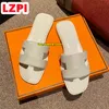 صندل المصمم Slippers Luxe Claquette Leather Low Low Cheels Slides Moder Trend Trend Womens Ladies Summer Summer Shuffs Size 35-42