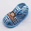 Sandaler Summer Bear Pattern Hollow Sandals for Baby Boys Girls Cotton Spädbarn Nyfödda Småbarnskor Kids Soft Sole Shoes First Walker 240329