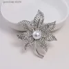 Pins Brooches Dmari Women Brooch Gorgeous Lapel Pin Vintage Wreath Large Pearl Fallen Leaves Badge Accessories For Clothing Luxury Jewelry Y240329