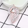 Pins Brooches Fashionable Small Crystal Pearl Brooch Embellished with Suit Pins Simple and Fresh Womens Accessories Anti Glare Fixed Buckle Y240329