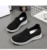 Scarpe casual da uomo Sport 2024 Sneakers leggere Bianco Mesh traspirante per esterno Nero Corsa atletica Jogging Tennis