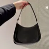 Cleo väska designer väska borstade läder handväskor kvinnor lyxig axelväska svart röd rosa vita guld klassiska underarm dam purses hobo väskor