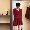 Lässige Kleider Kleid Rot Gestrickte Damen Herbst Winter Kurzer Rock Pullover Pullover Anzug V-Ausschnitt Einreiher Zweiteiliges Set Frühling und