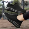 Scarpe casual da uomo in mesh slip on mocassino da passeggio memory foam supporto per arco resistente lavoro da guida sneaker da tennis per donna