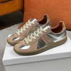 Designer famoso Sapatos esportivos de alta qualidade Sapatos casuais Mulheres 2024 Primavera/verão Novo couro lindo plana sapatos brancos pequenos sapatos de treinamento em preto tênis de corrida Tamanho: 35-40