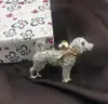 Broches de alfileres 2022 Nueva serie de regalos de Navidad de alta calidad Chapado en plata Lindo divertido Broche de perro afortunado Y240329