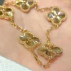 Designer Fashion Van Four-Leaf Clover V Gold Tjock plätering 18K Armband för kvinnor CNC Static Engineering Laser Luxury