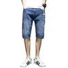 Sommer Mittlere Taille Denim Shorts FI Gerade Jugendliche Vitalität Herrenbekleidung Koreanischer Hintern Lässige Distred Loch Kniehosen A0UE #