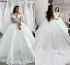 Klänningar dubai arabiska prinsessor bollklänning bröllopsklänningar sexiga från axel spetsar applikationer brudklänningar svep tåg laceup tillbaka puffy v