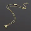 Neues Design Titanium Stahl Frauen Halskette groß und kleine V -Buchstaben ineinandergreifend Eins Diamant -Anhänger Halsketten Ohrring Designer Schmuck Lvn001