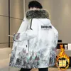 Versma Korean Streetwear Hooded Graffiti Print LG Parka Men American Hip Hop Winter Fleece特大ファーカラーパーカー769p＃