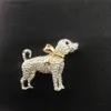 Broches broches 2022 nouvelle série de cadeaux de noël de haute qualité plaqué argent mignon amusant broche chien chanceux Y240329