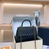 2024 Factory Store Shoulder Bag Wholesale and Retail New Lingge Color Contrast Handväska Caviar Classic Small Flavor One Womens